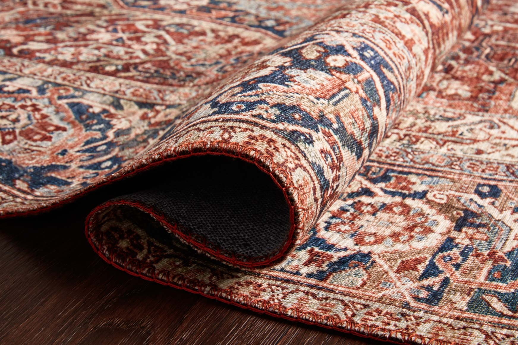 Layla Area Rug Red / Navy